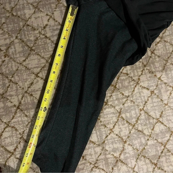 Marika Tek Skirted Leggings Womens M Black Grey Stretch Cropped Capri Active - Picture 8 of 8
